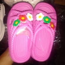 ORIGINAL PINK WOMEN'S TRENDY RUBBER SLIDES SLIPPERS FOOTWEAR IN DIFFERENT SIZES AND COLOUR.