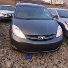 Black Toyota Sienna XLE ( Foreign Used )