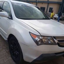 White Acura MDX ( Slitly Nigerian Used )